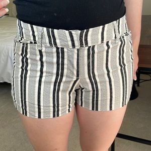 Old Navy Pixi Mid Rise Black and Off White Striped Shorts with Pockets